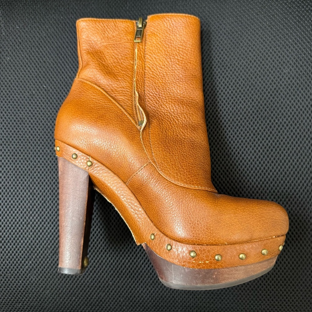 UGG - COSIMA cognac high heel platform pebbled leather bootie w studs Sz 6.5 - Picture 6 of 17